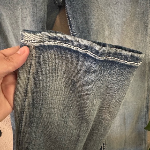 GRACE IN LA HORSE SHOE POCKET JEANS - Picture 3 of 7